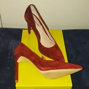 Gianni Bini Maroon pointy toe pumps